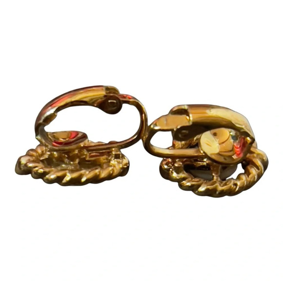 Vintage white opal earrings with rhinestone accents. Clip on dainty - Picture 6 of 8